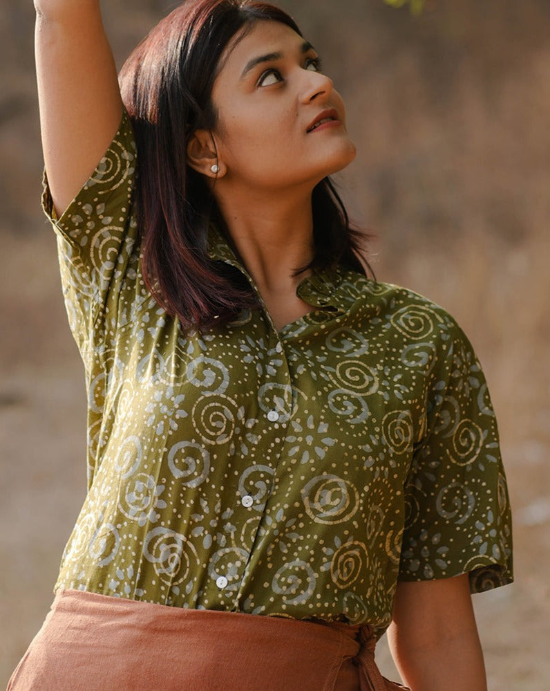 WOMEN HAND BLOCK PRINTED HALF SLEEVE RUFFLED COLLAR TOP